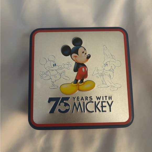 Mickey Mouse Watch - Picture 4 of 4